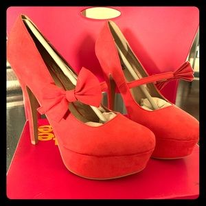 Charlotte Russe pink pumps with adorable bow